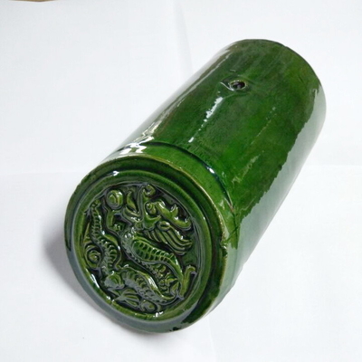 Черепицы чайного домика застекленные зеленым цветом